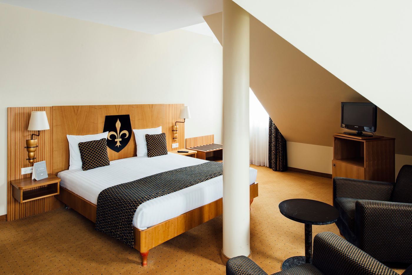 Dream-Castle-Paris-Room-21