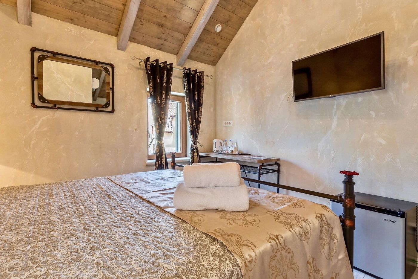 Historic-Plaza-Varos-Split-Room-25