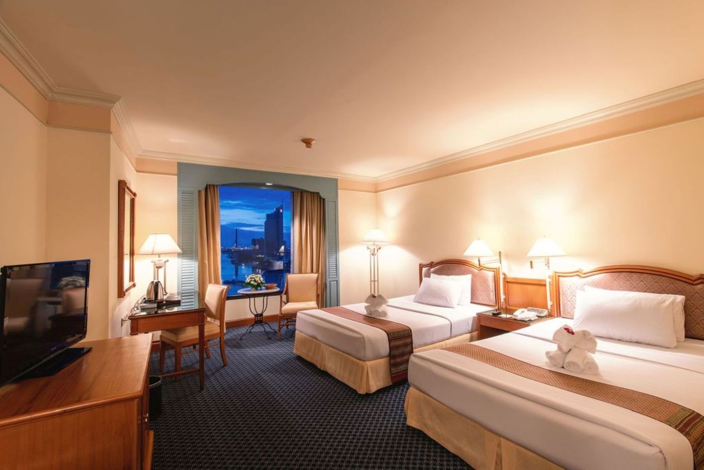 Montien-Riverside-Bangkok-Hotel-Room-32