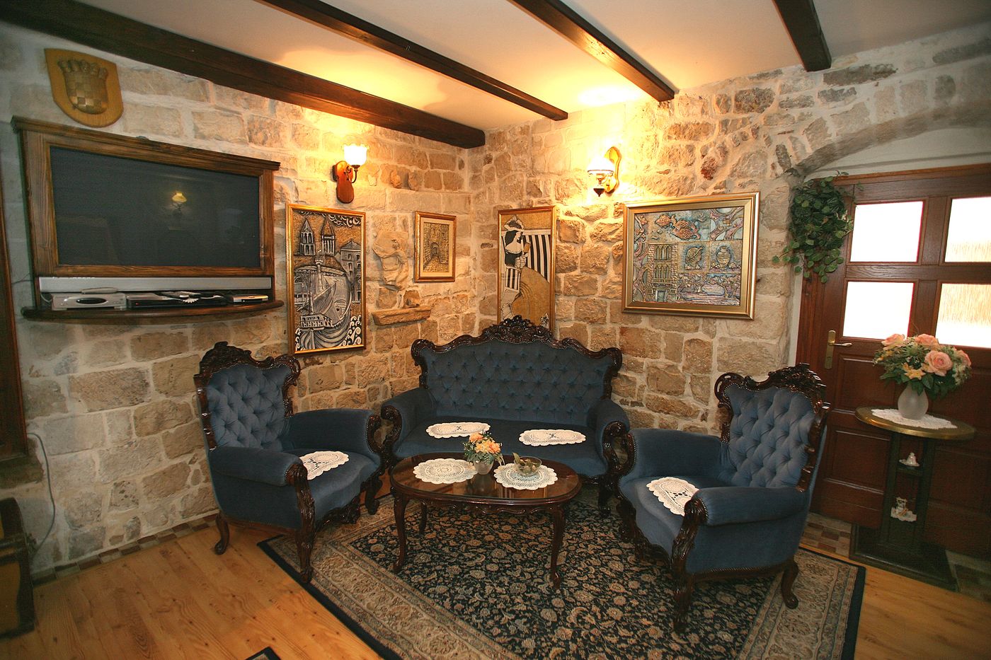 Pasike-Hotel-Lobby-77