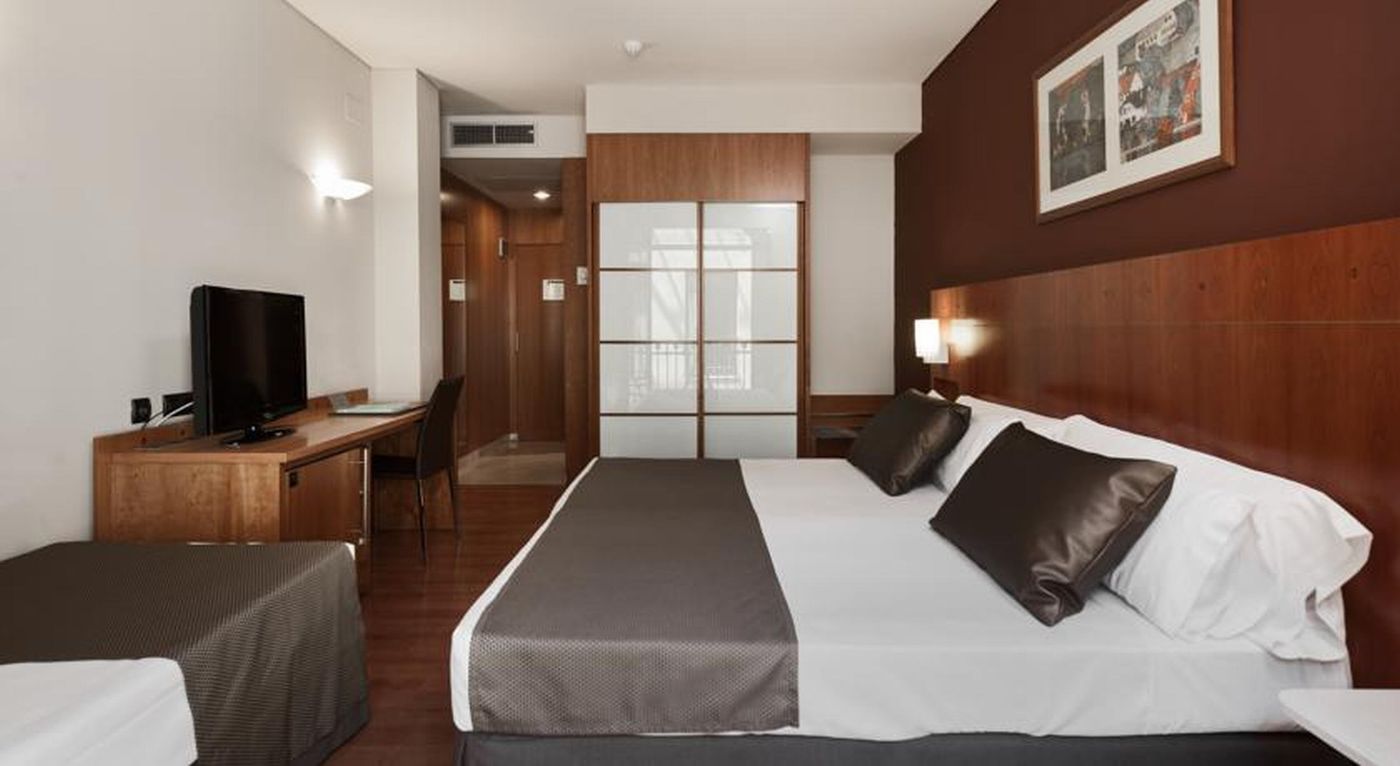 Catalonia-Puerta-del-Sol-Room-39