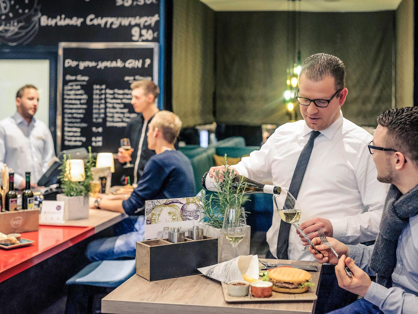 Mercure----Residenz-Berlin-Checkpoint-Charlie-Bar-74