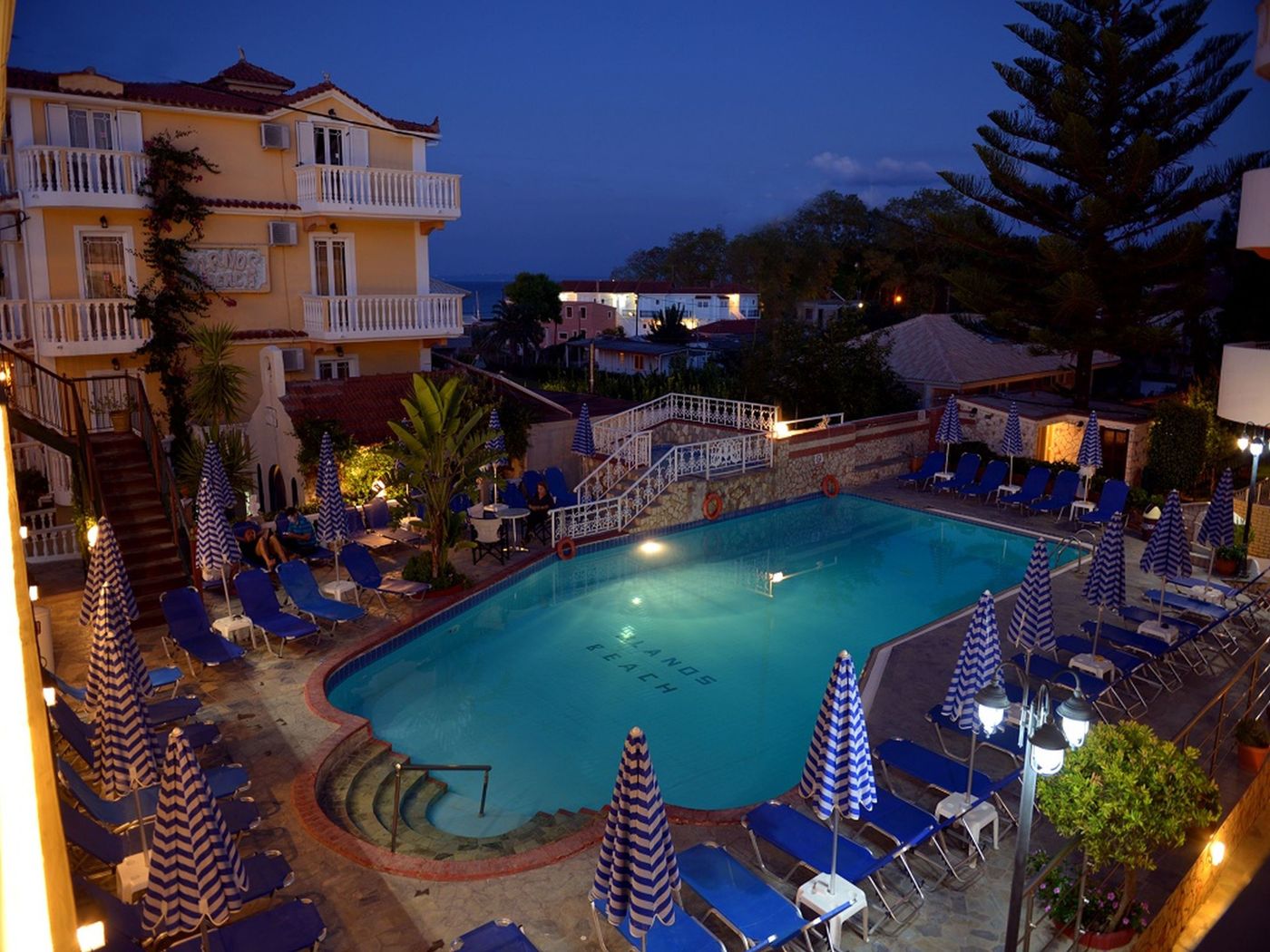 Planos Beach Aparthotel