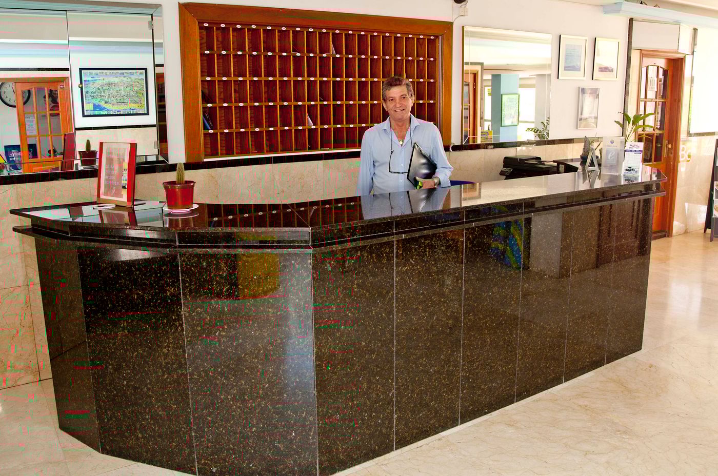 Tamaran-Apartamentos-Lobby-49