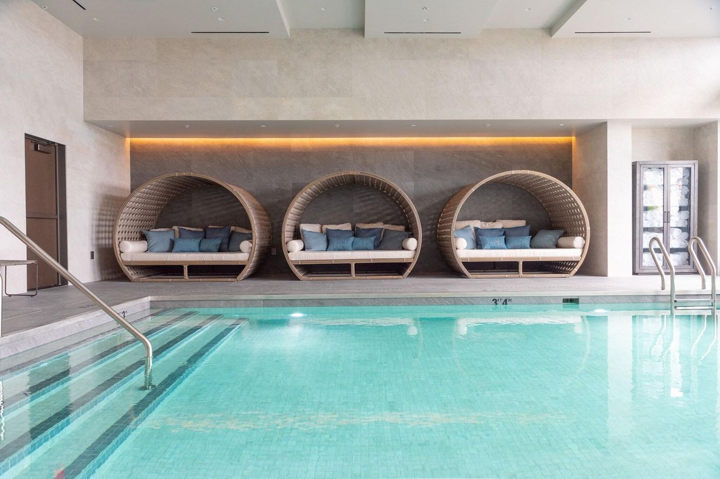 The-Row-Hotel-At-Assembly-Row--Autograph-Collectio-Pool-61