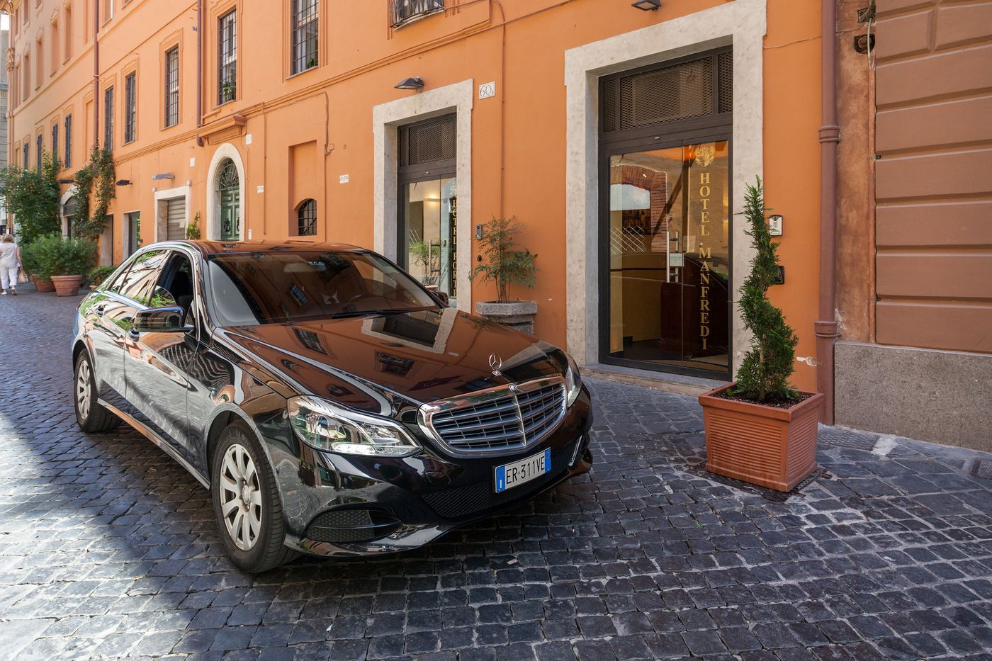 Hotel-Manfredi-Suite-In-Rome-Lobby-1