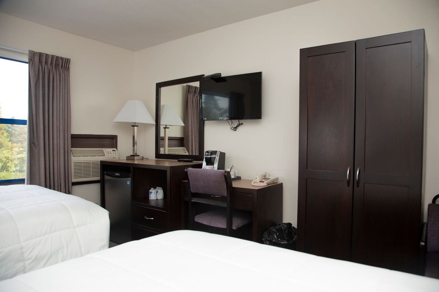 Happy-Day-Inn-Room-11