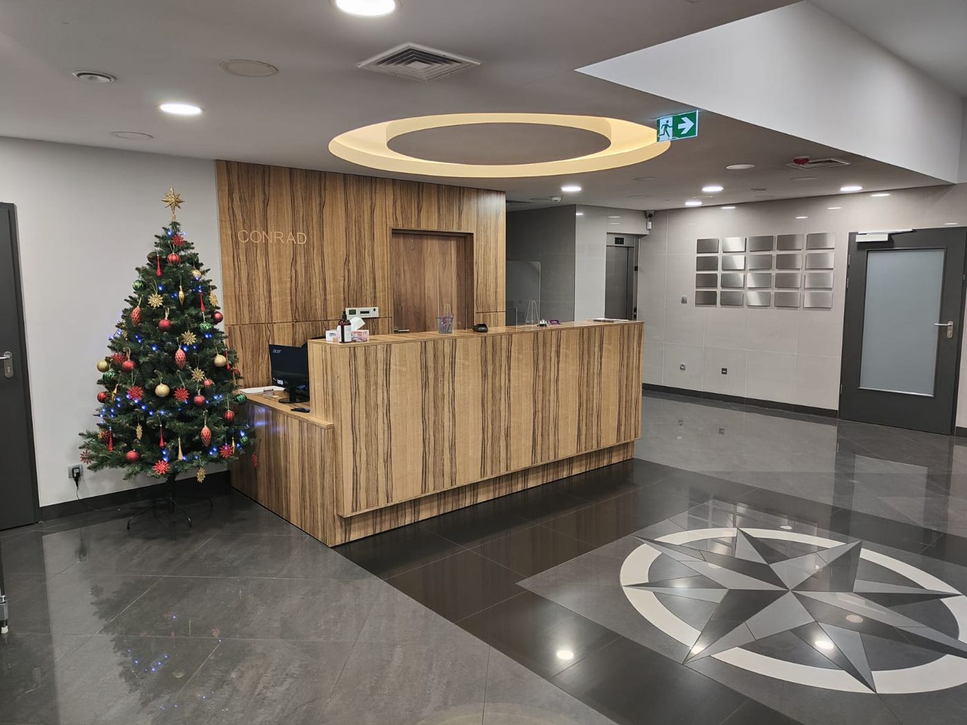 Conrad-Comfort-Aparthotel-Lobby-3