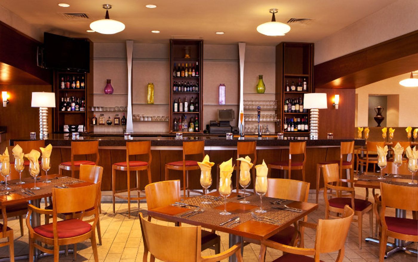 Crowne-Plaza-Boston-Newton-Hotel-Restaurant-44