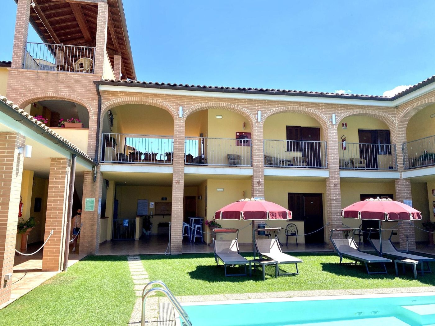 Hotel-Le-Querciolaie-dei-Ricci-Room-3