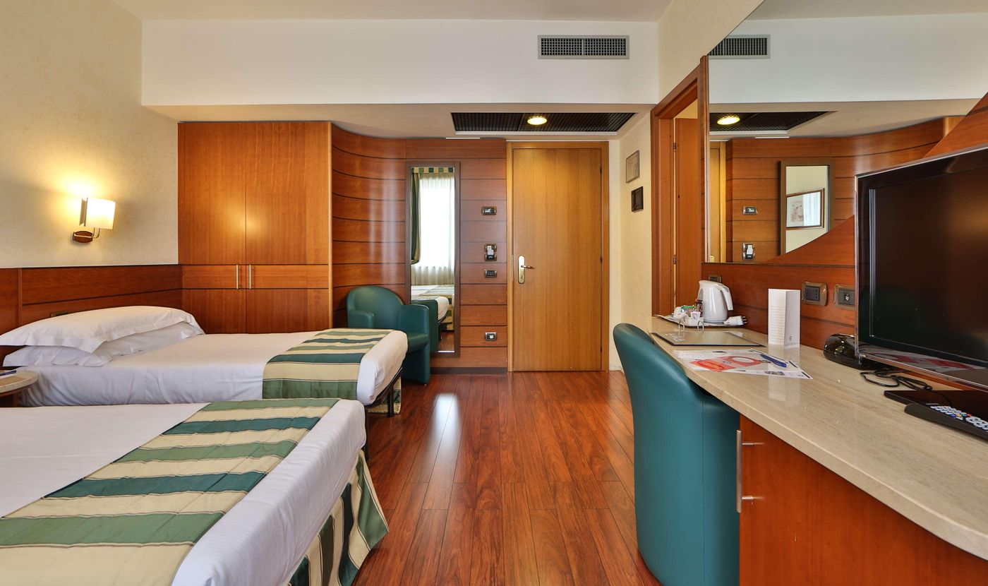 Hotel-Mirage--Sure-Hotel-Collection-by-Best-Wester-Room-6