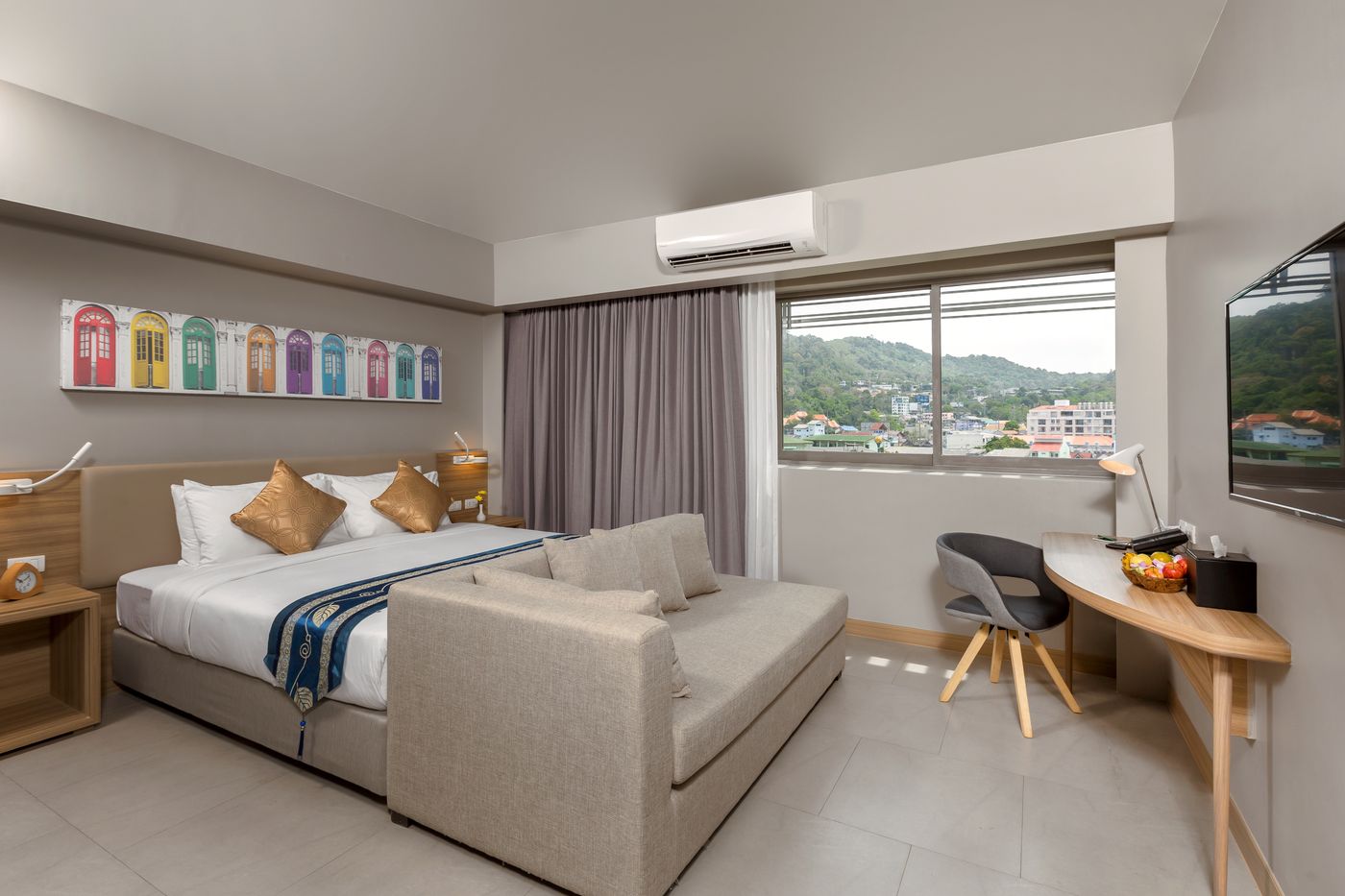 Oakwood-Hotel-Journeyhub-Phuket-Room-9
