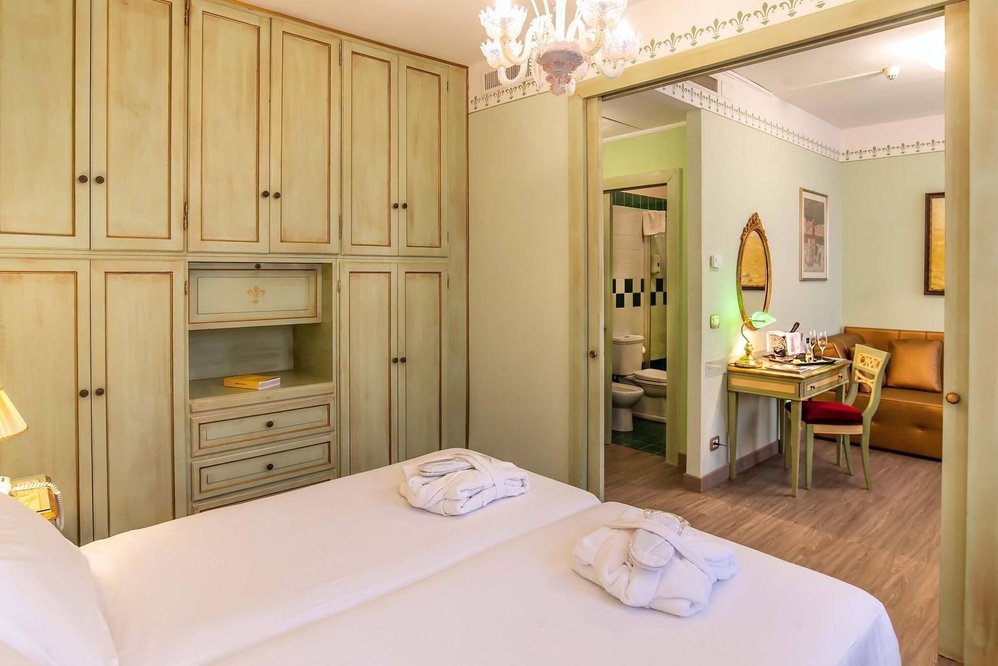 La-Fenice-et-des-Artistes-Room-40