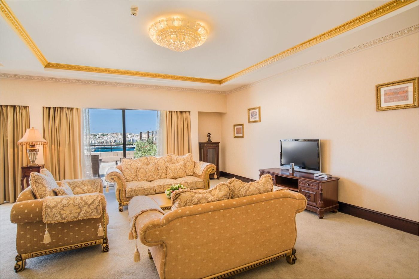 Excelsior-Grand-Hotel-Room-41