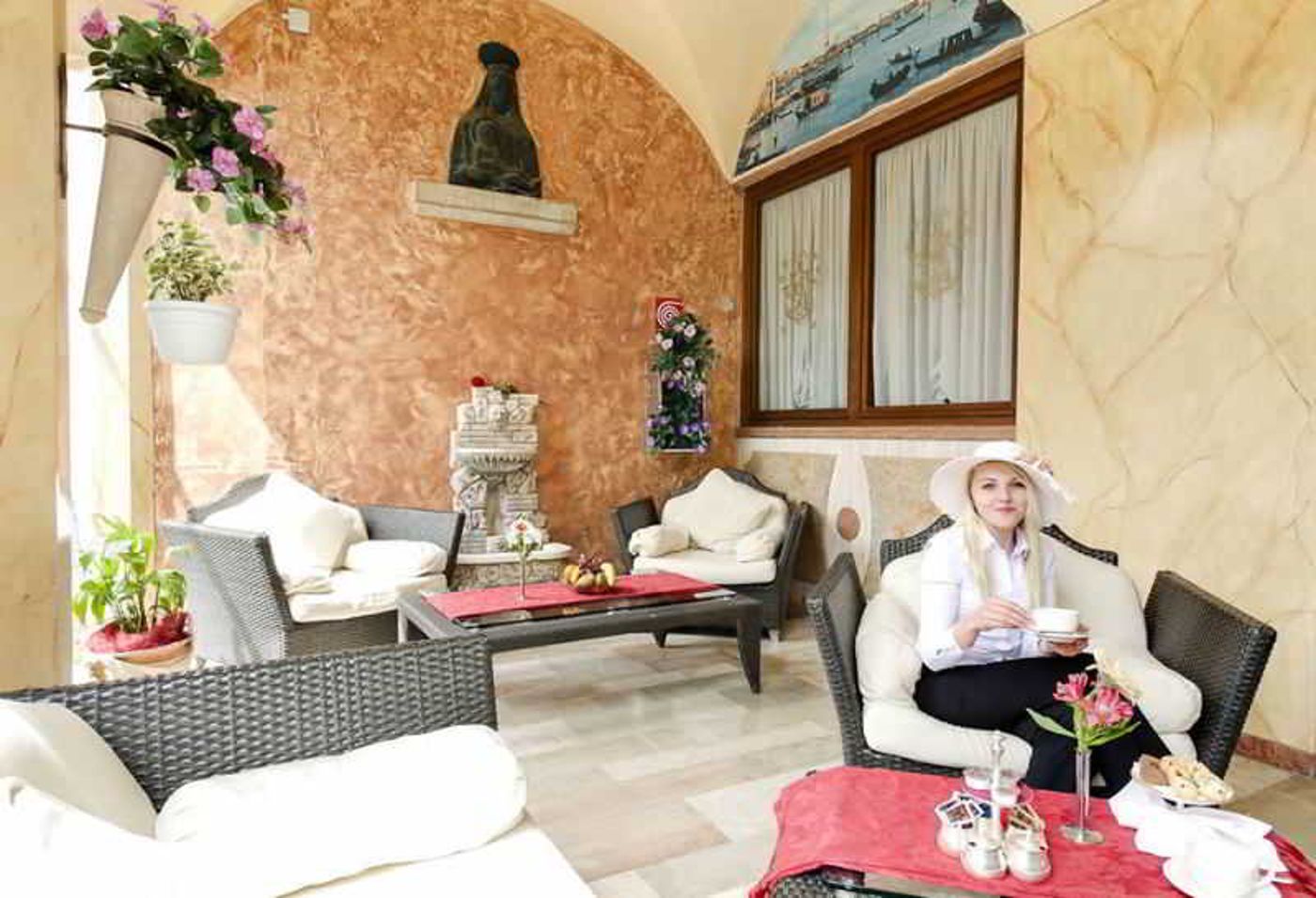 Hotel-Belle-Arti-Lobby-8