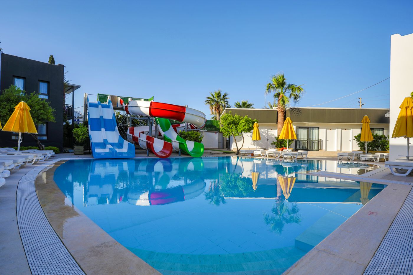 Bitez-Garden-Life-Pool-1