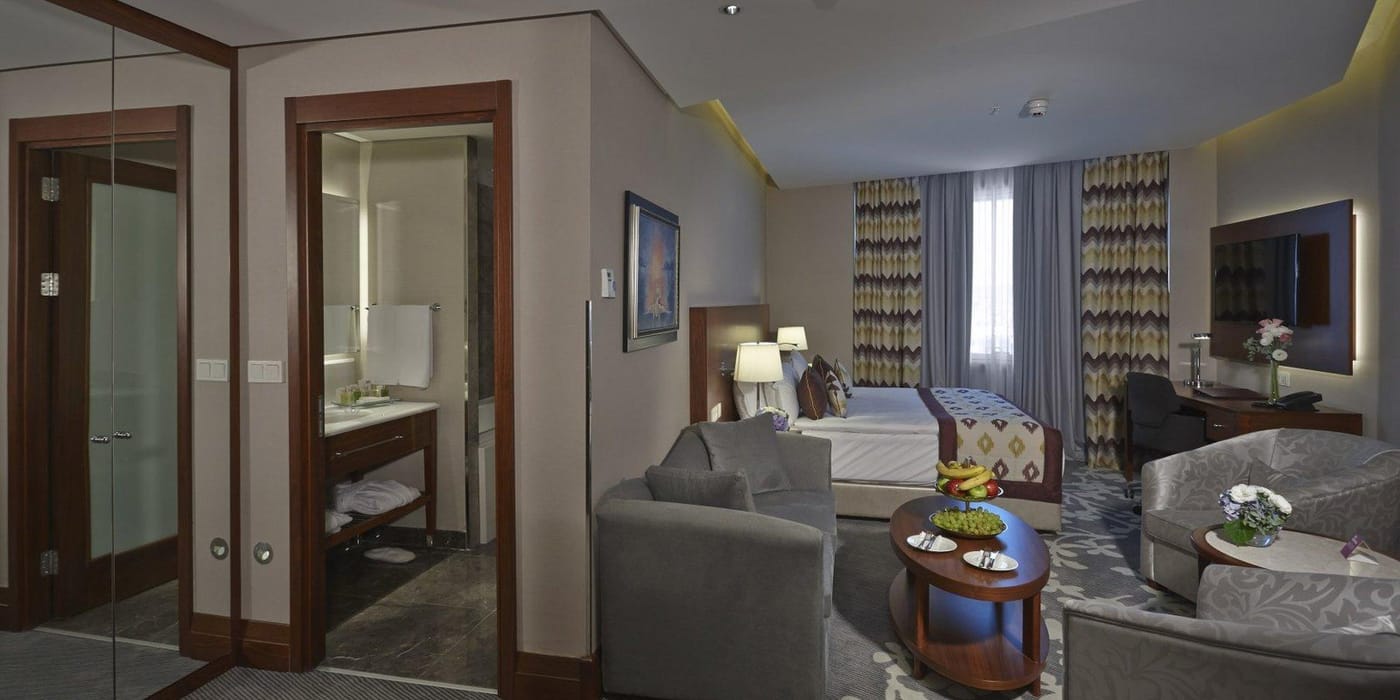 Crowne-Plaza-Istanbul-Oryapark-Room-32