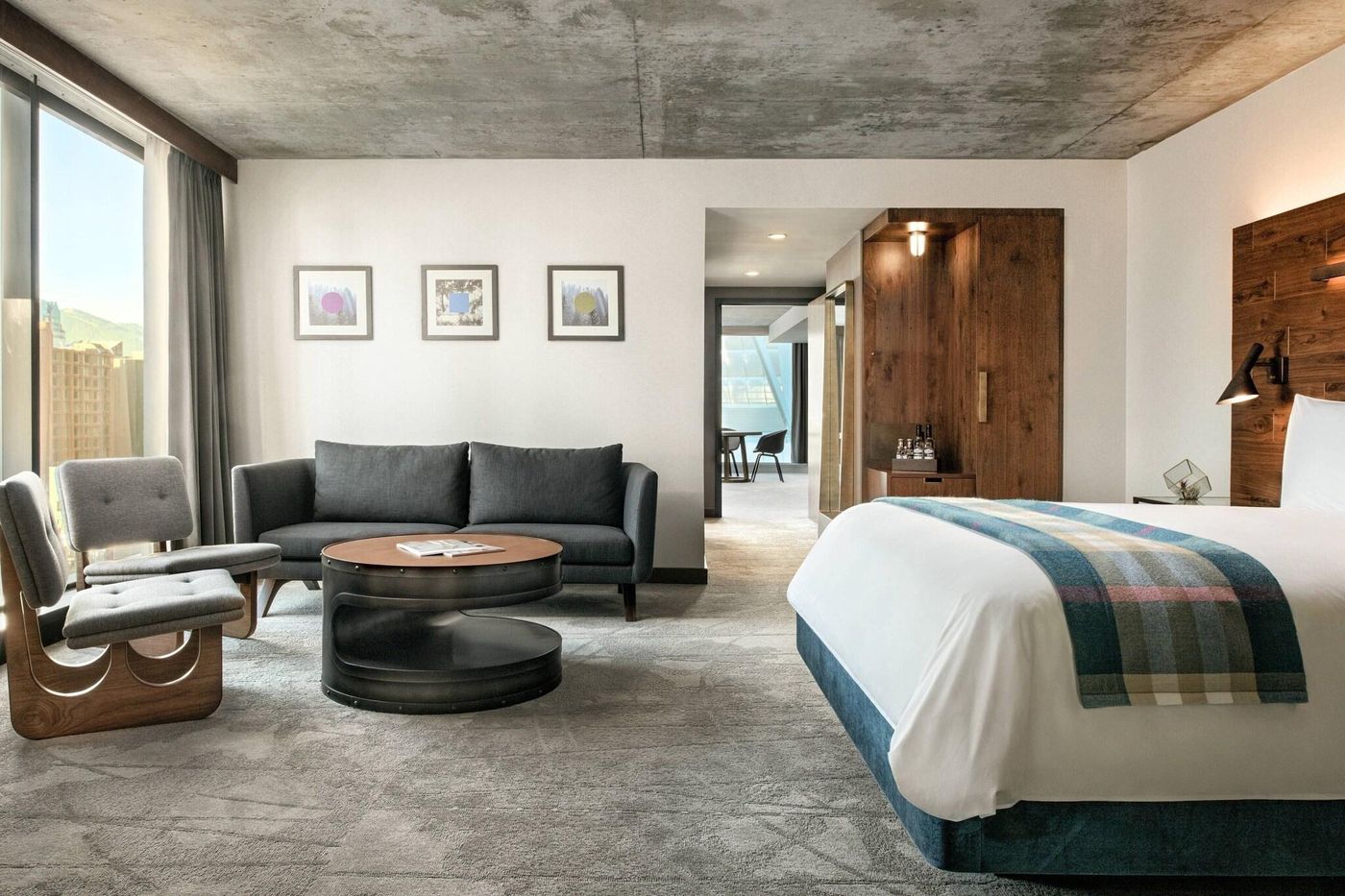 the-DOUGLAS--Autograph-Collection-Room-9