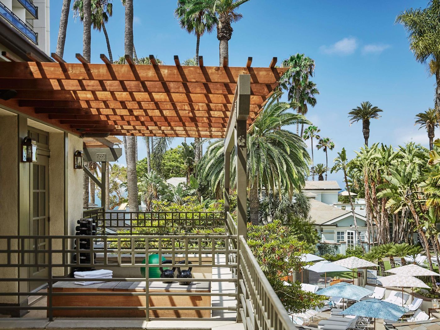 Fairmont-Miramar-Hotel---Bungalows-Sports-and-Entertainment-3