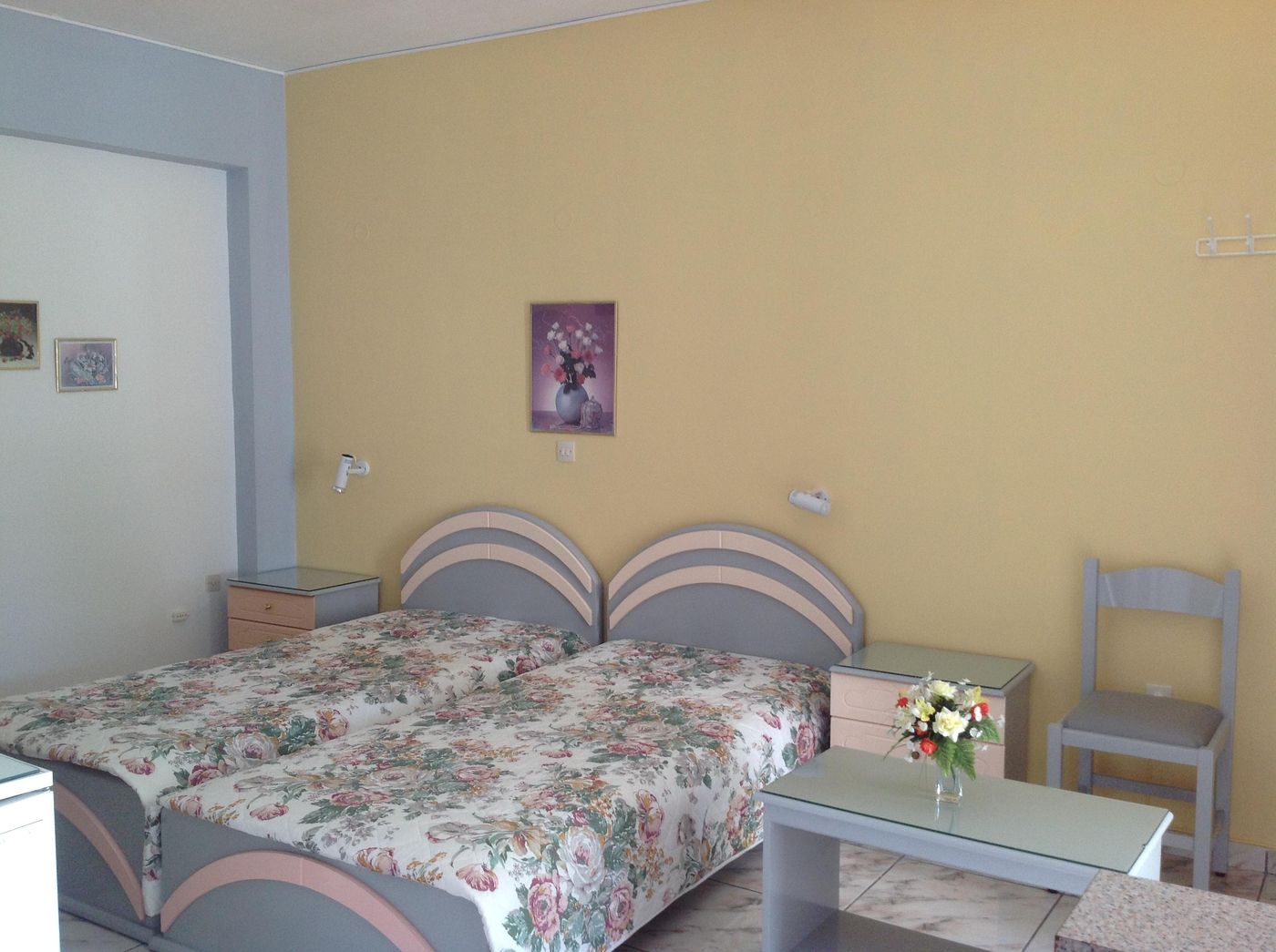 Travlos-Studios-Room-12