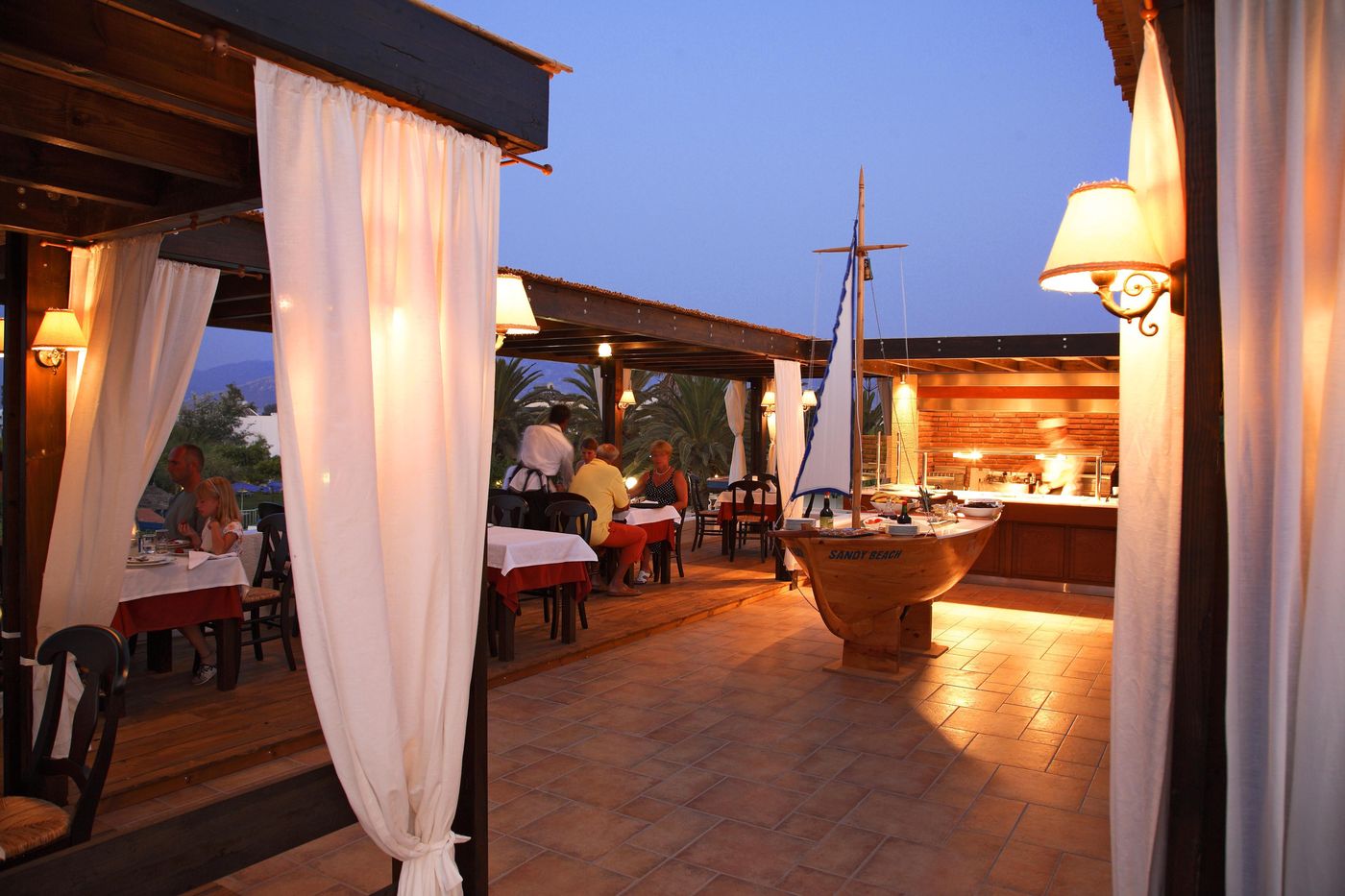 Sandy-Beach-Restaurant-13