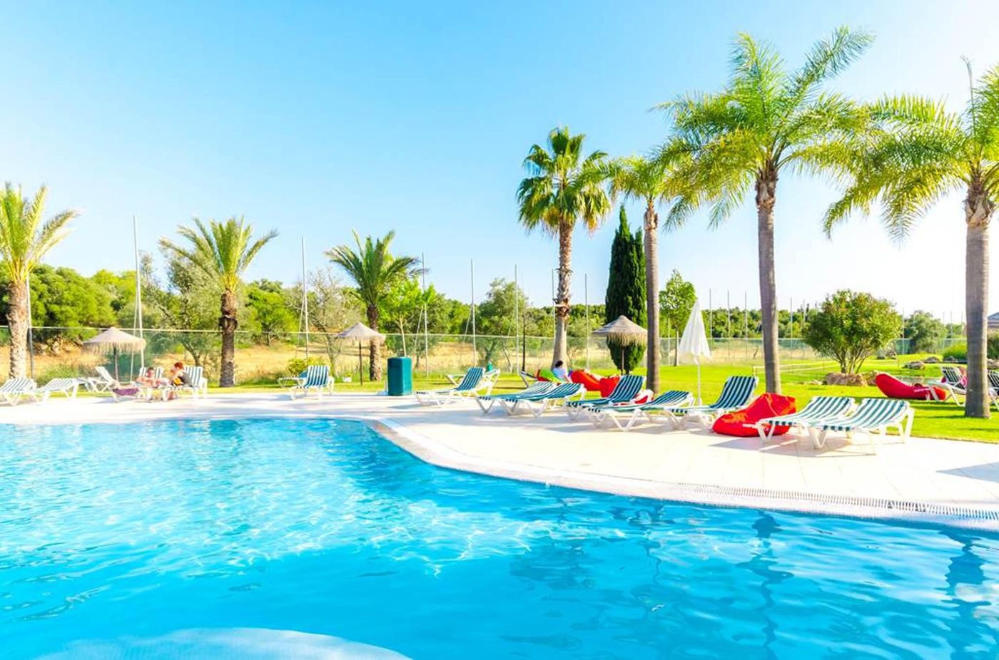 The-Navigator---Palm-Oasis-Alvor-Pool-1