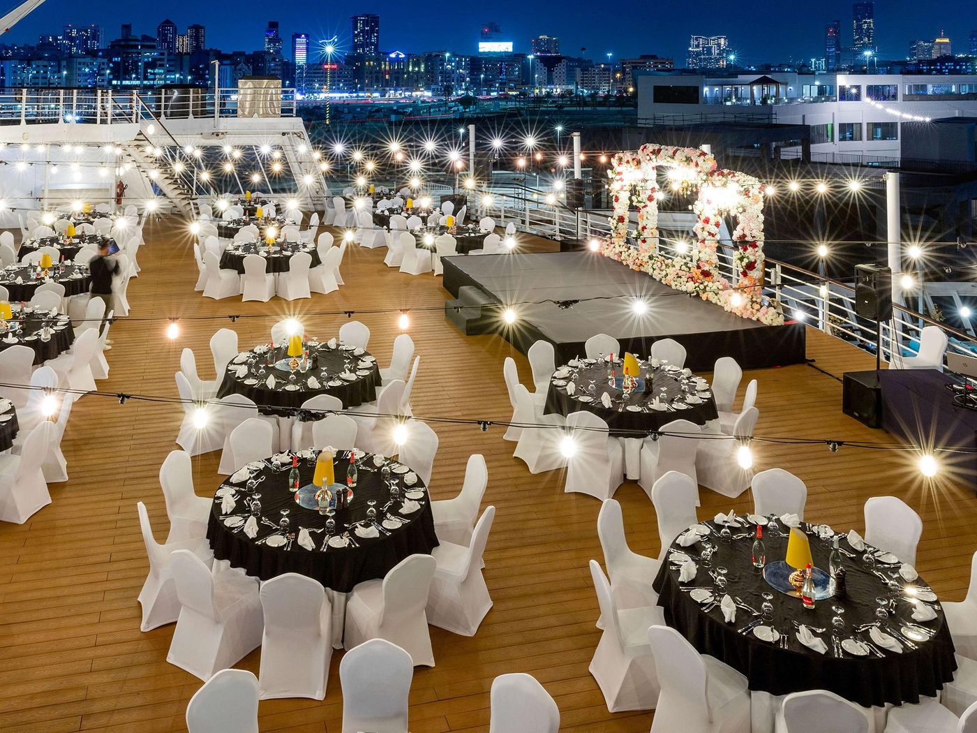 Queen-Elizabeth-2-Hotel-Conferences-76