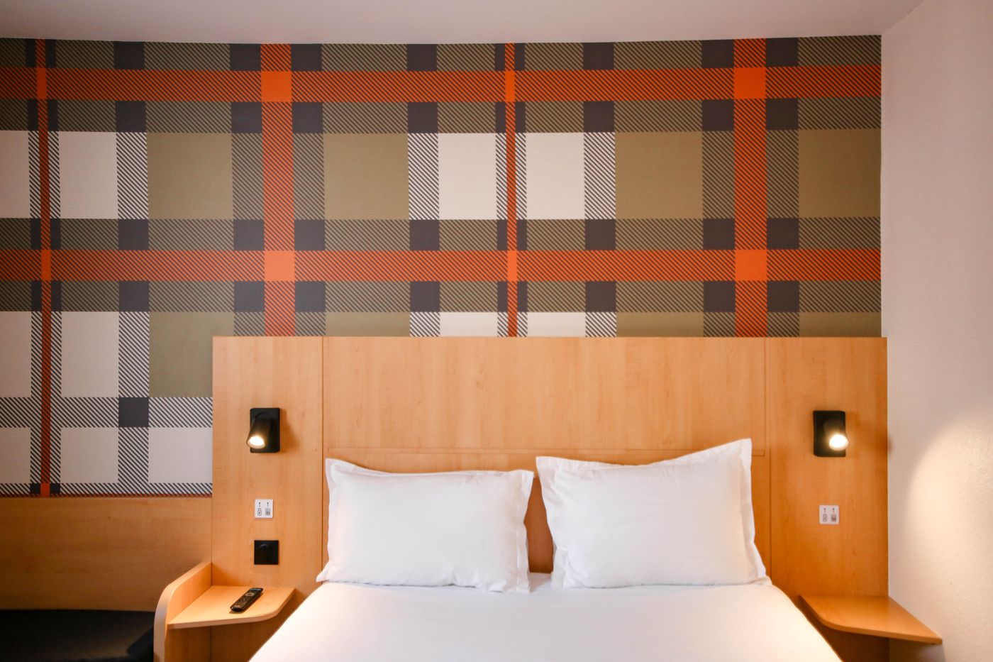 easyHotel-Nice-Palais-de-Congres-Room-15