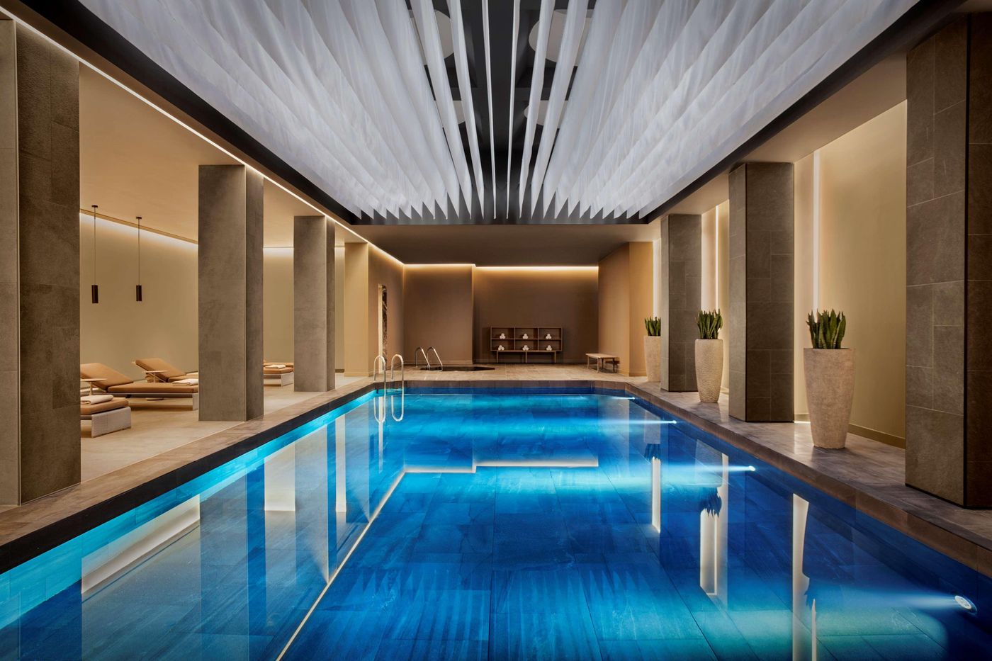 Conrad-Istanbul-Bosphorus-Pool-90