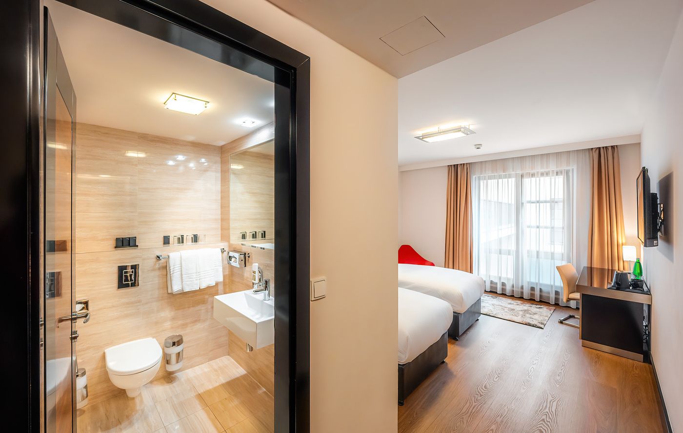 Grand-Majestic-Plaza-Hotel-Room-33