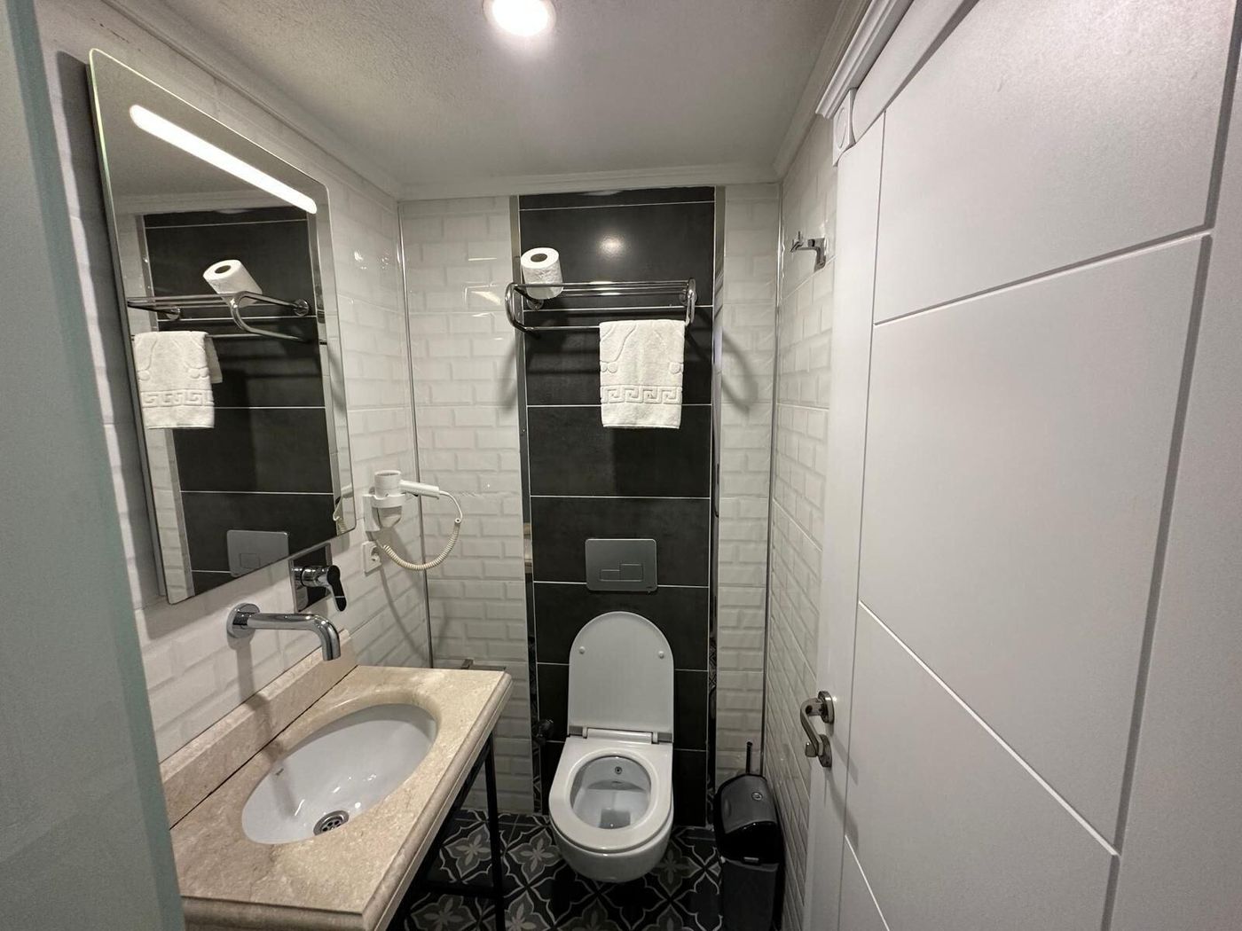 Good-Night-Hotel-Room-32