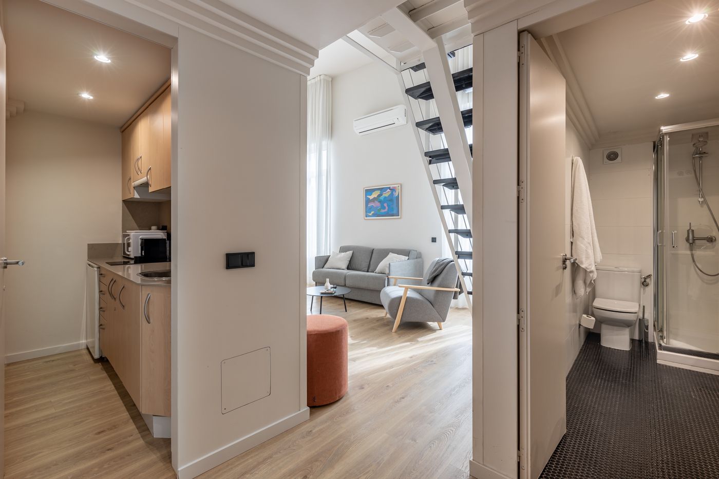 Room-Mate-Laura-Room-25