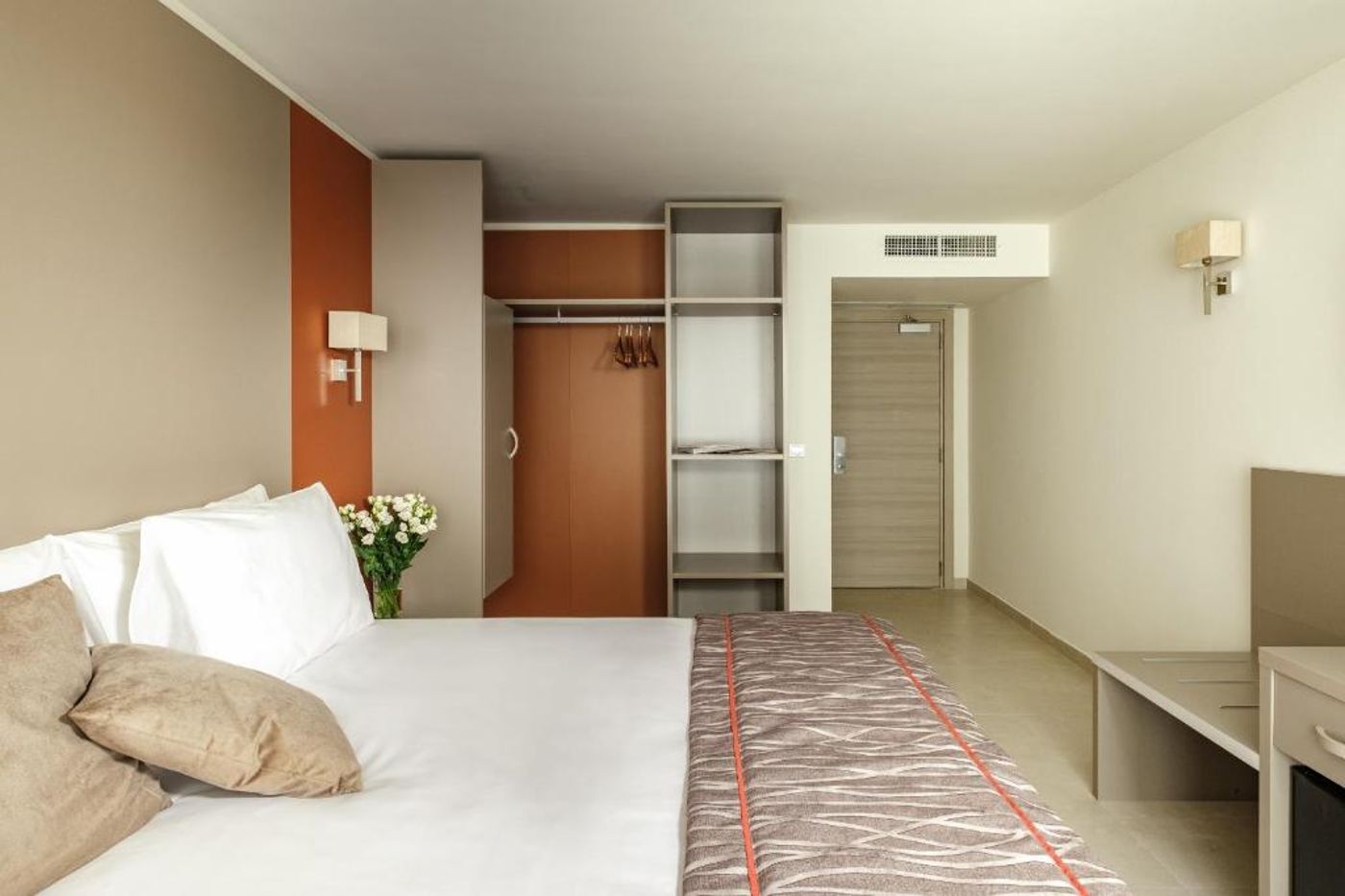 Mayflower-Hotel-Room-14