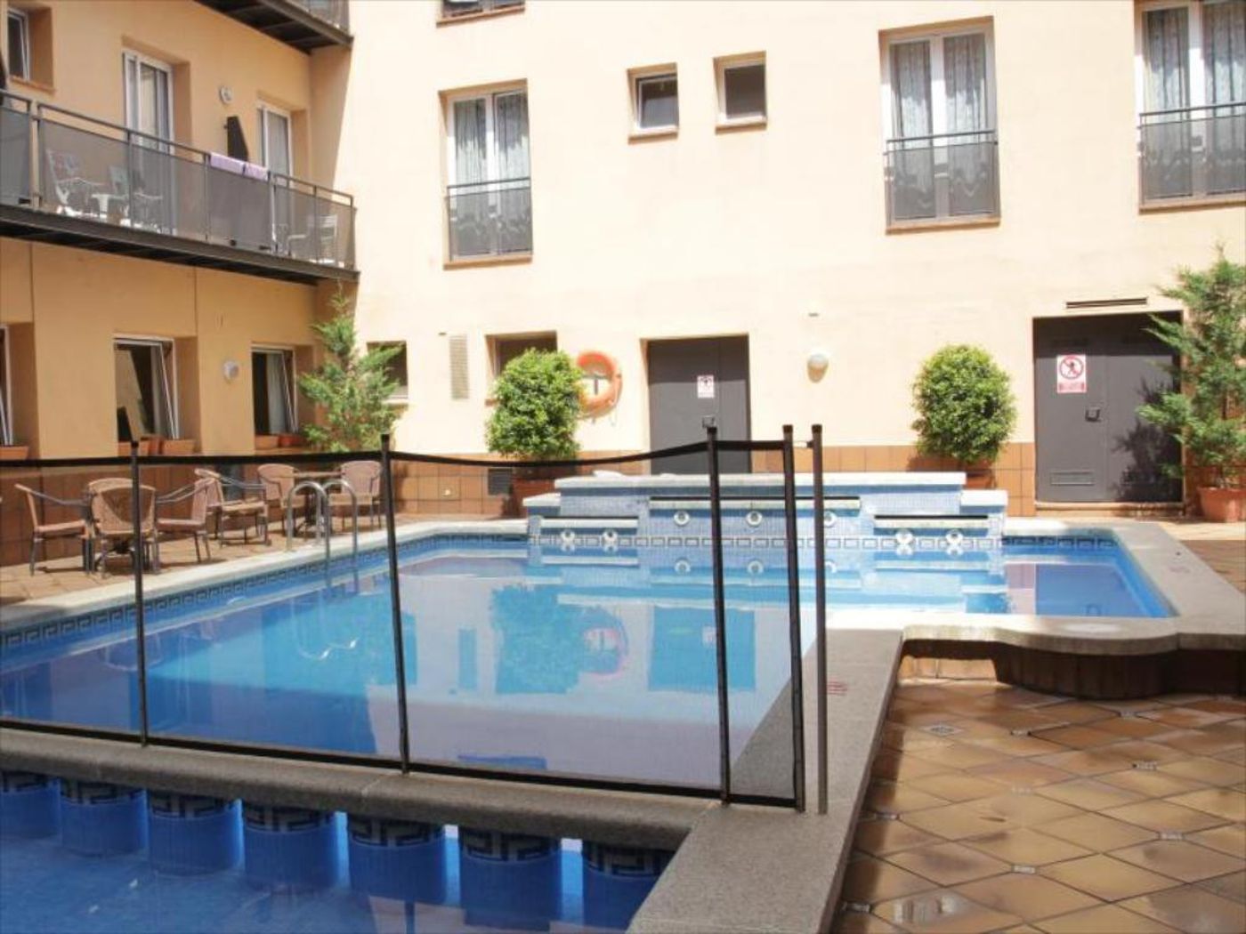 URH-Tossa-de-Mar-Pool-4