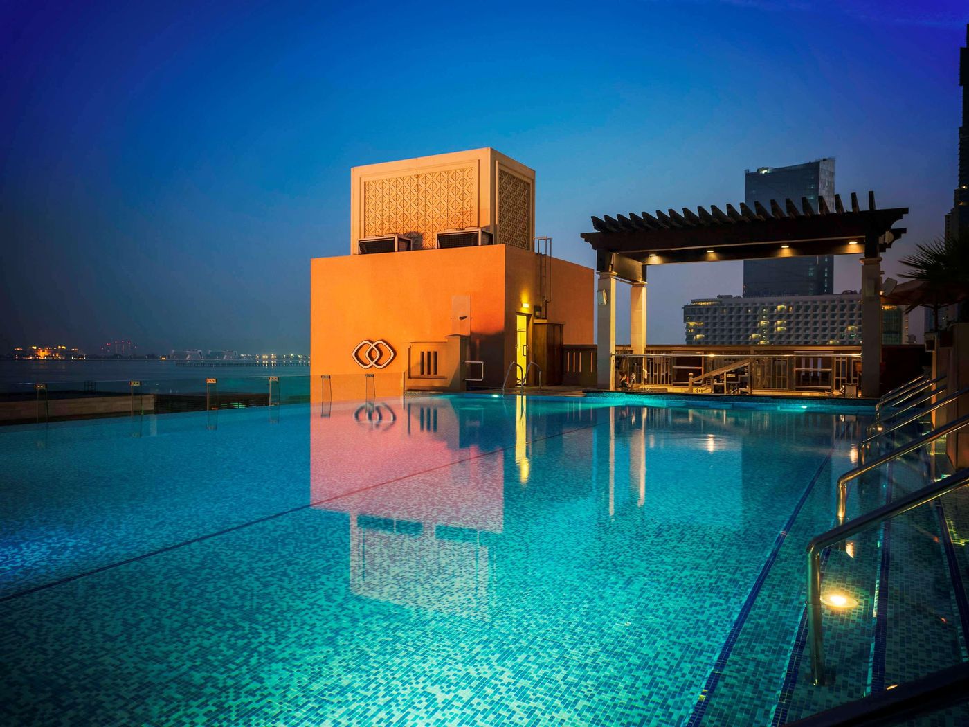 Sofitel-Dubai-Jumeirah-Beach-Pool-5