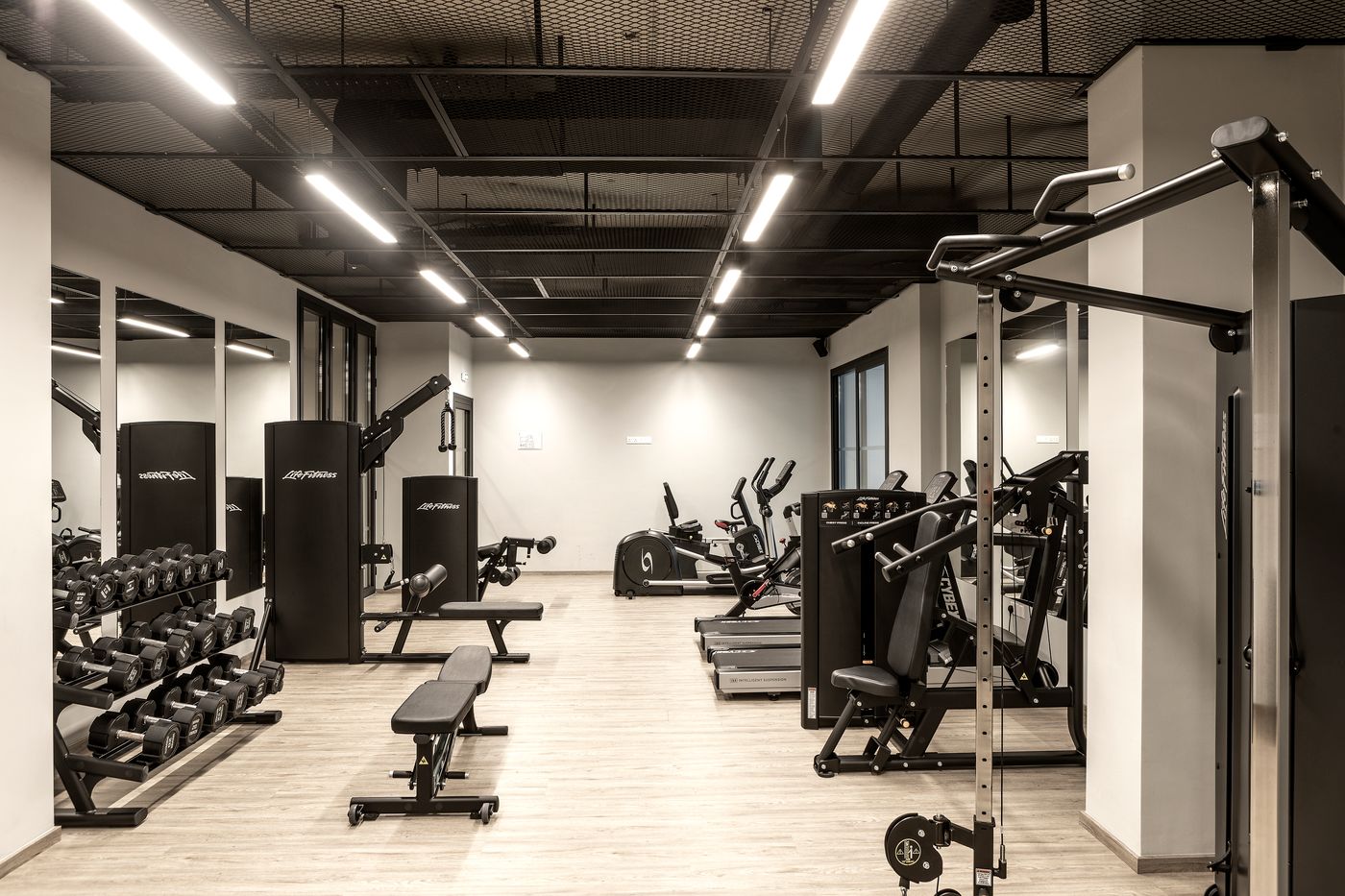 Anemi-Hotel-and-Suites-Sports-and-Entertainment-66