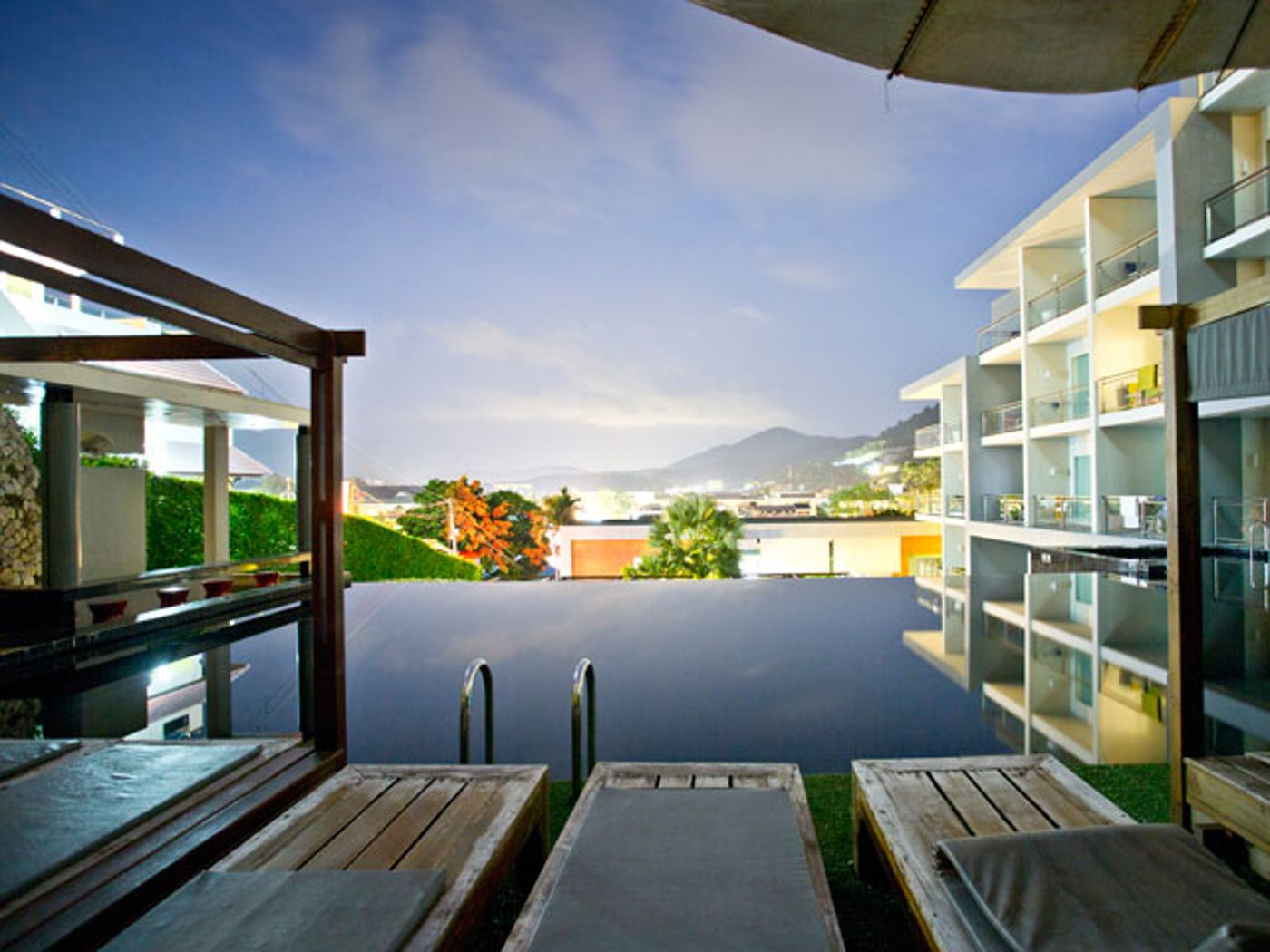 Sugar Palm Grand, Hillside