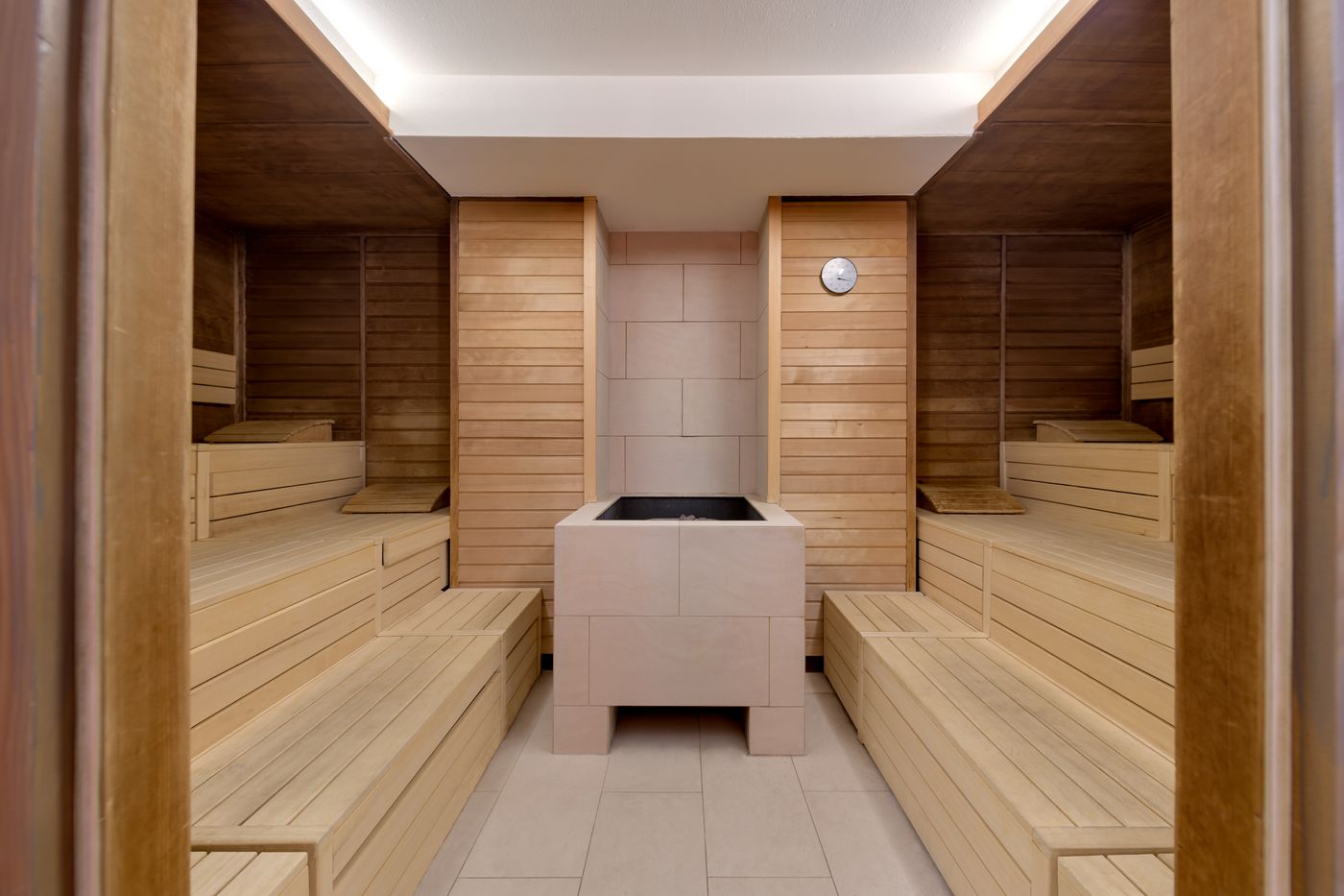 Movenpick-Amsterdam-City-Sports-and-Entertainment-52