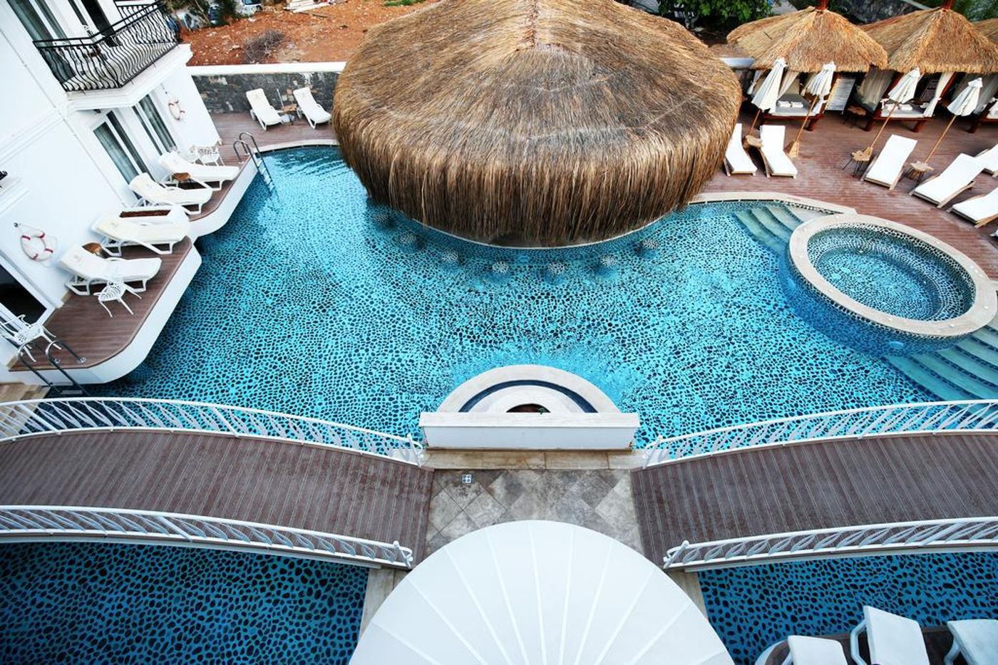 Pine-Hill-Hotel-Pool-8