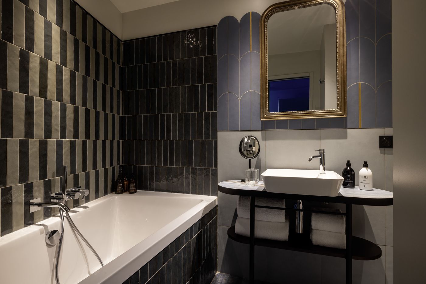 Hotel-L-de-Lutece-Room-39