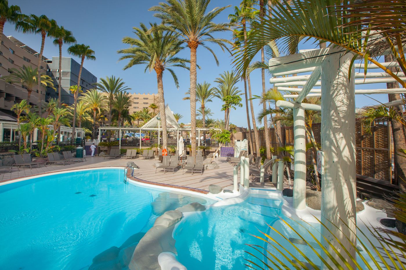 Abora-Continental-by-Lopesan-Hotels-Pool-2