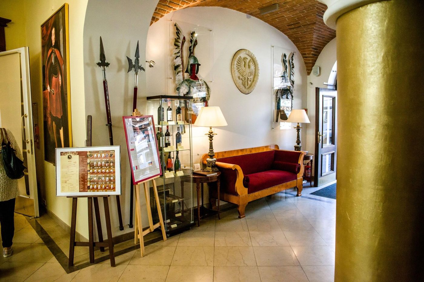 Polski-Pod-Bialym-Orlem-Lobby-7