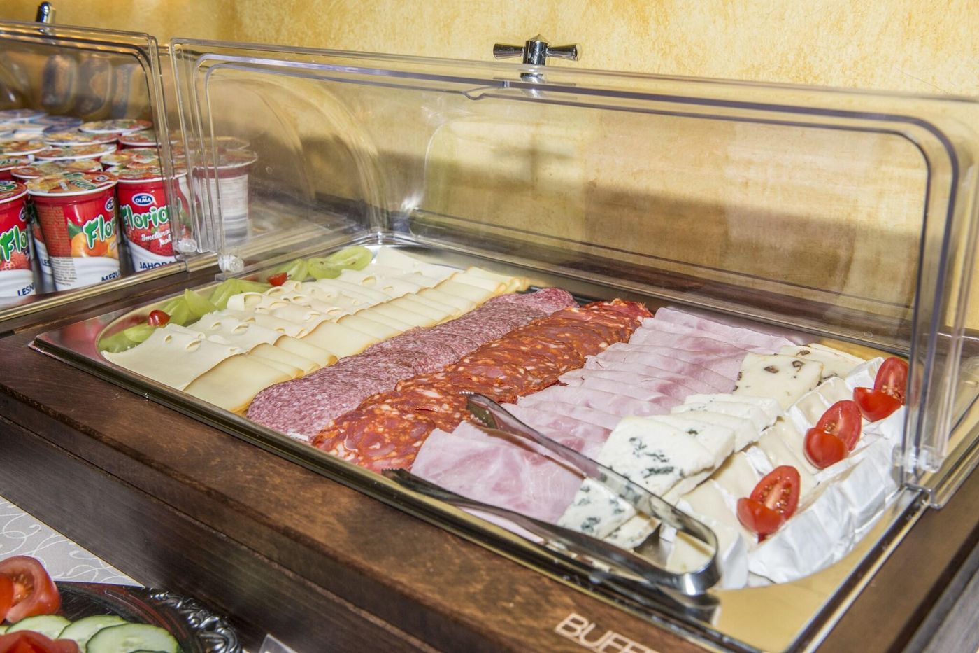 Cerny-Slon-Restaurant-34