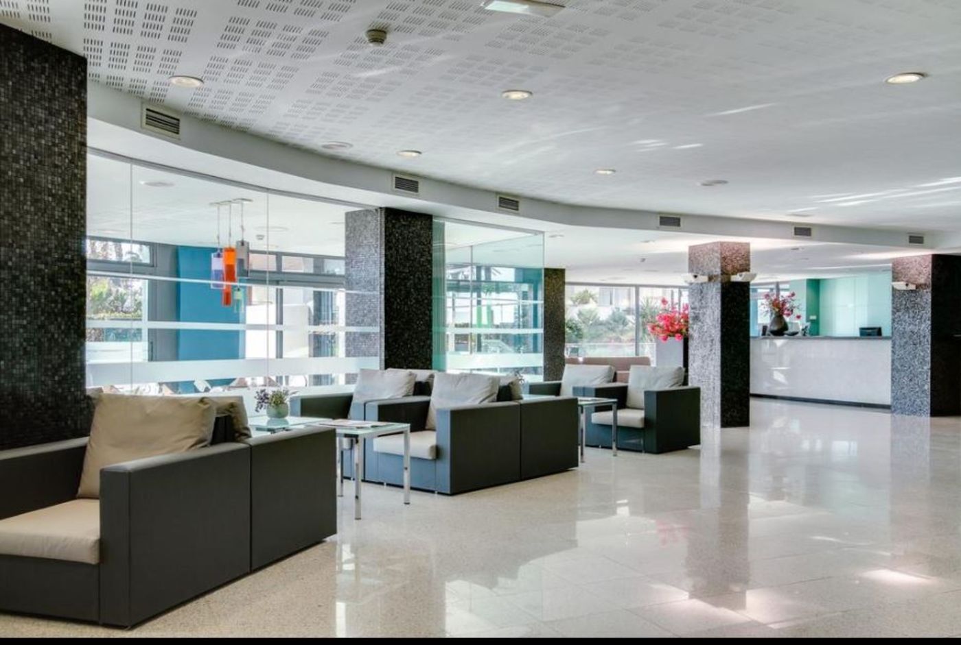 Calipolis-Hotel-Lobby-64