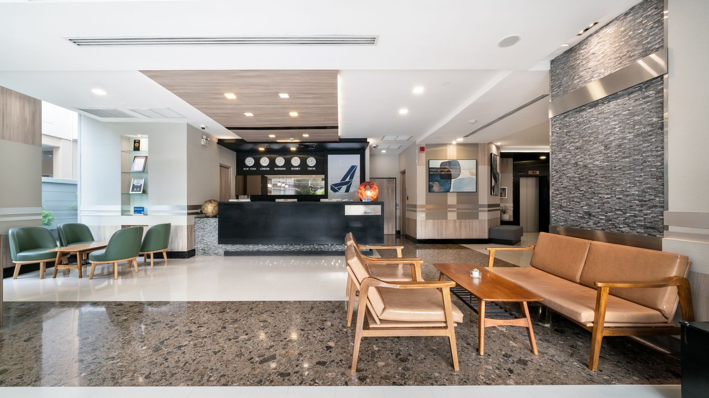 Adelphi-Suites-Bangkok-Lobby-4