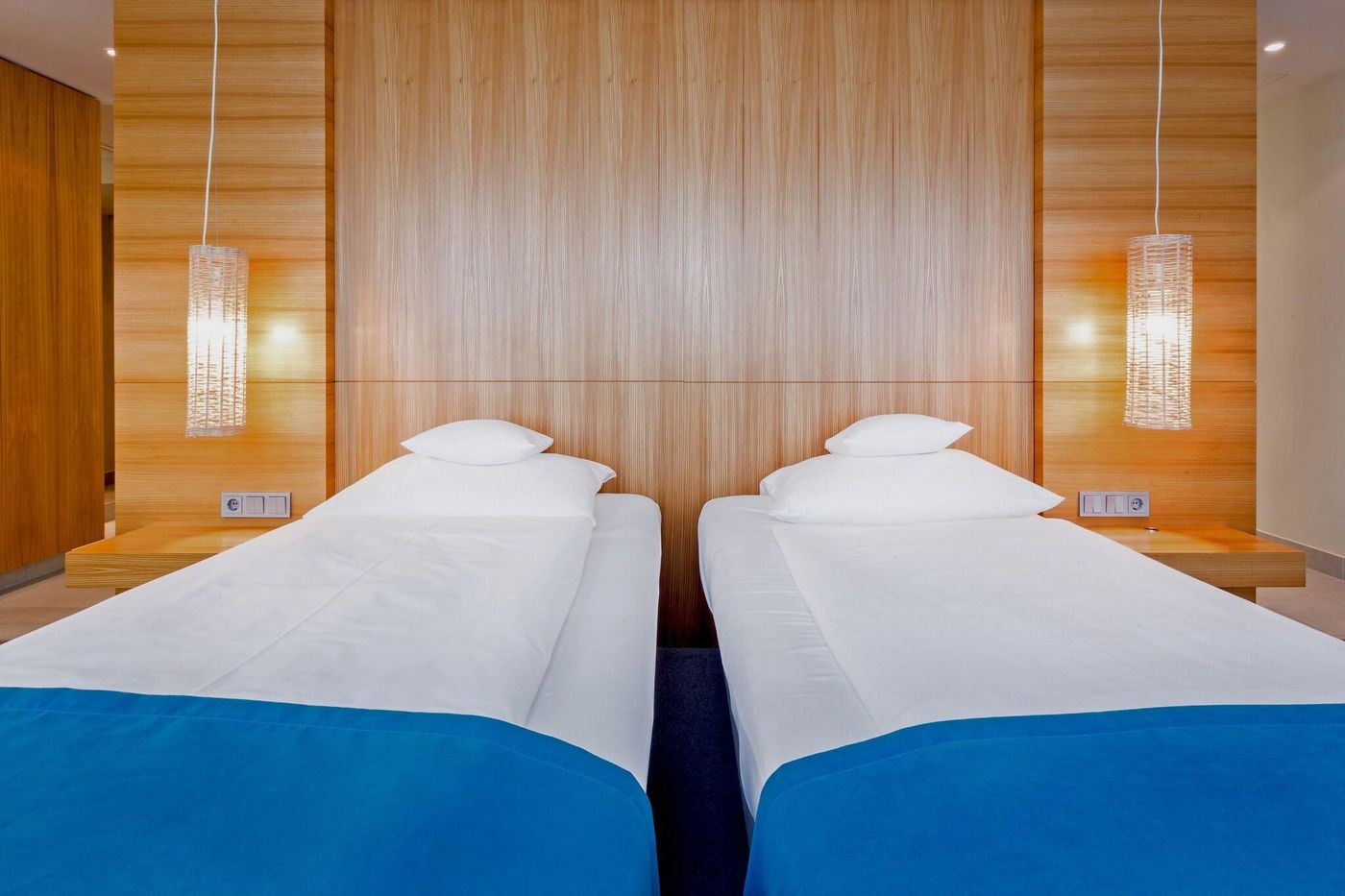 Lindner-Hotel-Berlin-Ku-damm--part-of-JdV-by-Hyatt-Room-42