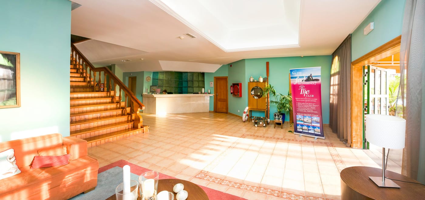 Apartamentos-LIVVO-Puerto-de-Mog--n-Lobby-29