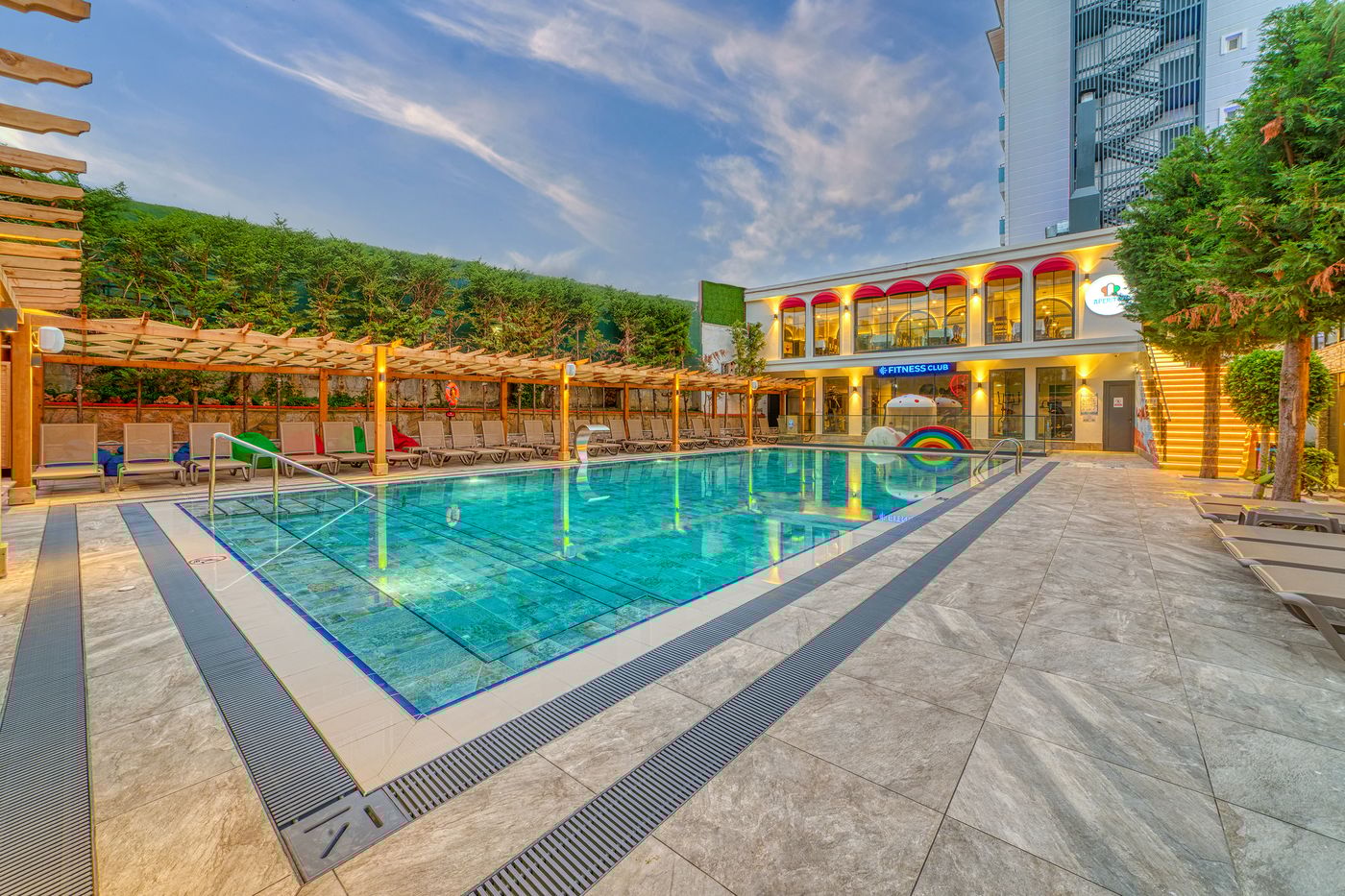 Big-Blue-Suite-Hotel-Pool-3