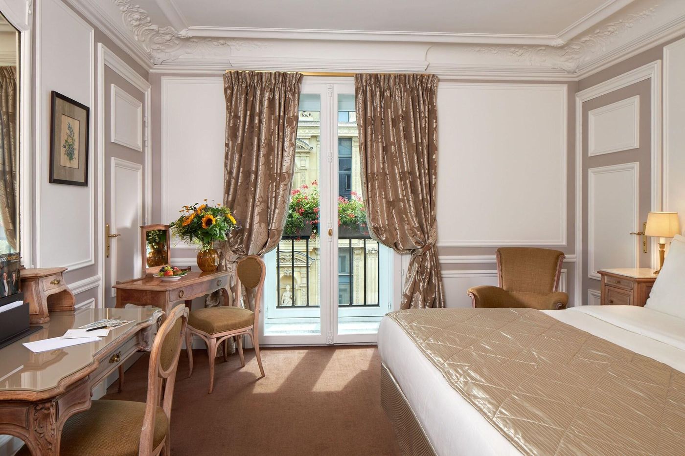 Regina-Hotel-Room-35