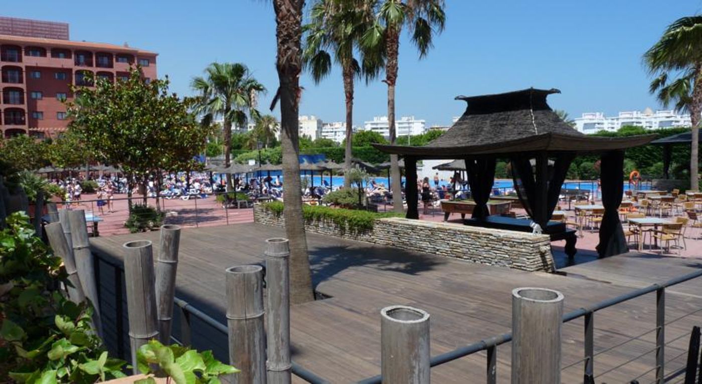 Aparthotel-Ilunion-Miramar-Pool-10